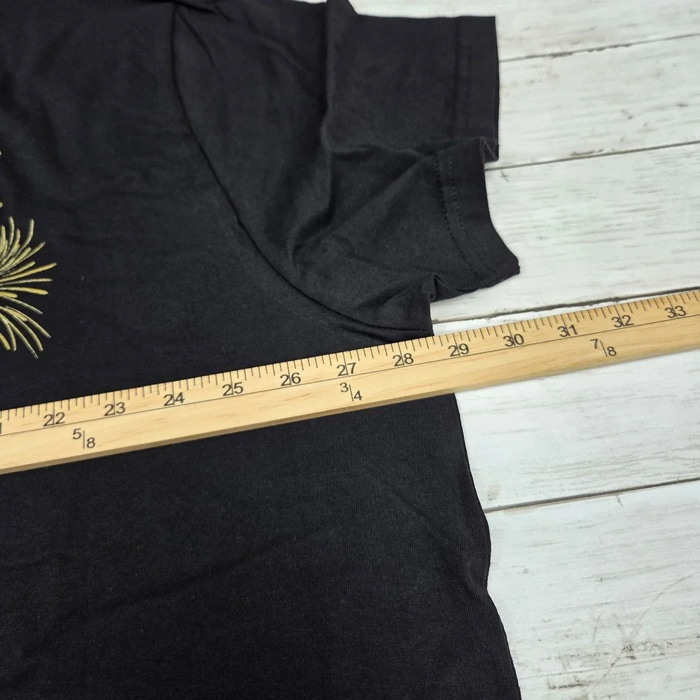 Buc-ee's T-Shirt Unisex 4XL‎ Black New Year 2025 Glow In The Dark Graphic Tee